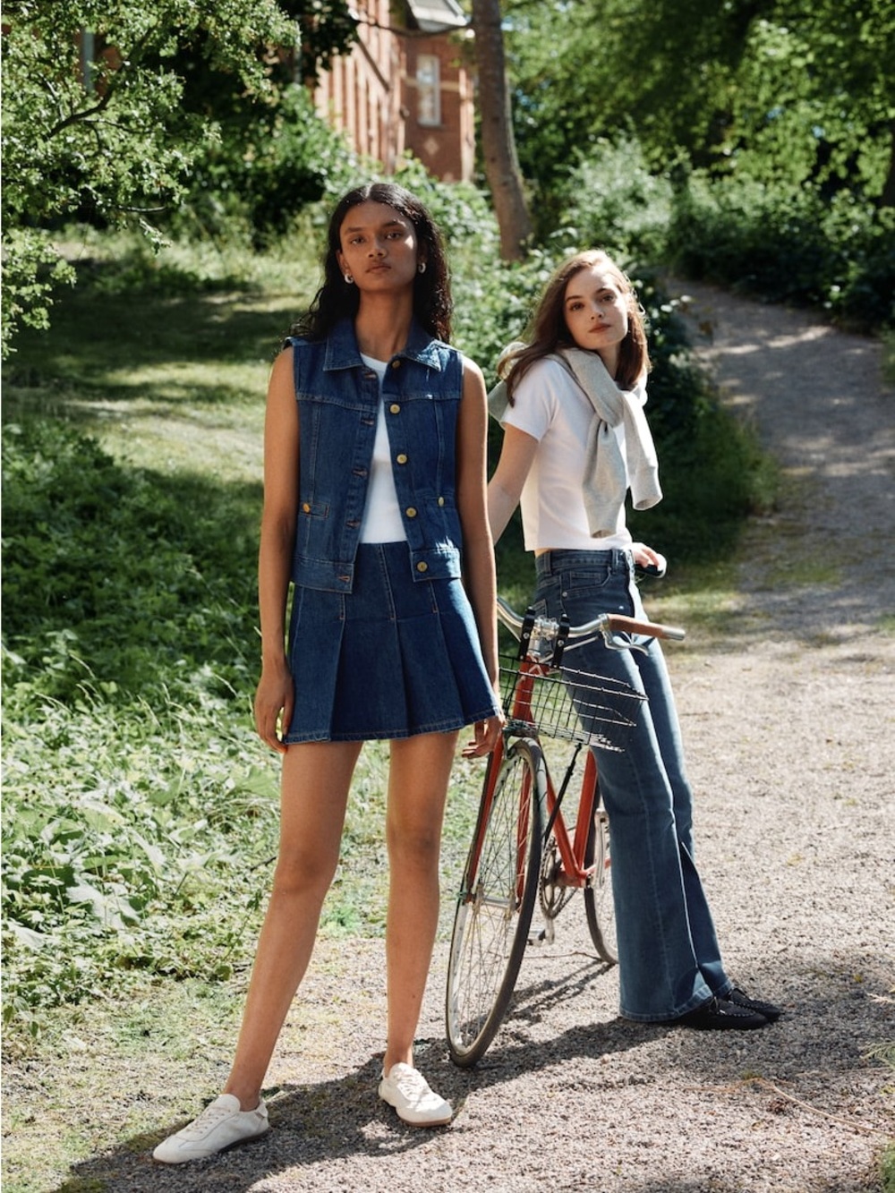 H&M Pleated Skirt in Dark Denim Blue - 10